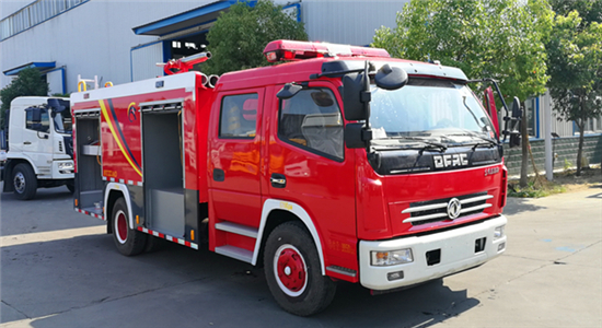东风多利卡3.8吨水罐消防车