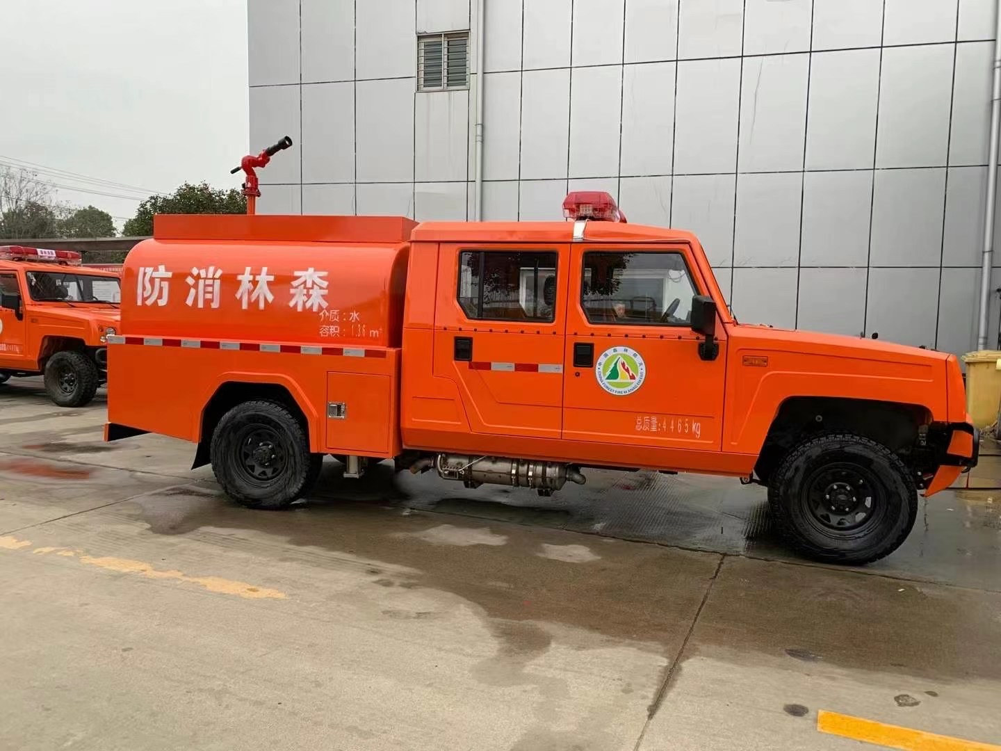 四驱1.5吨洒水车