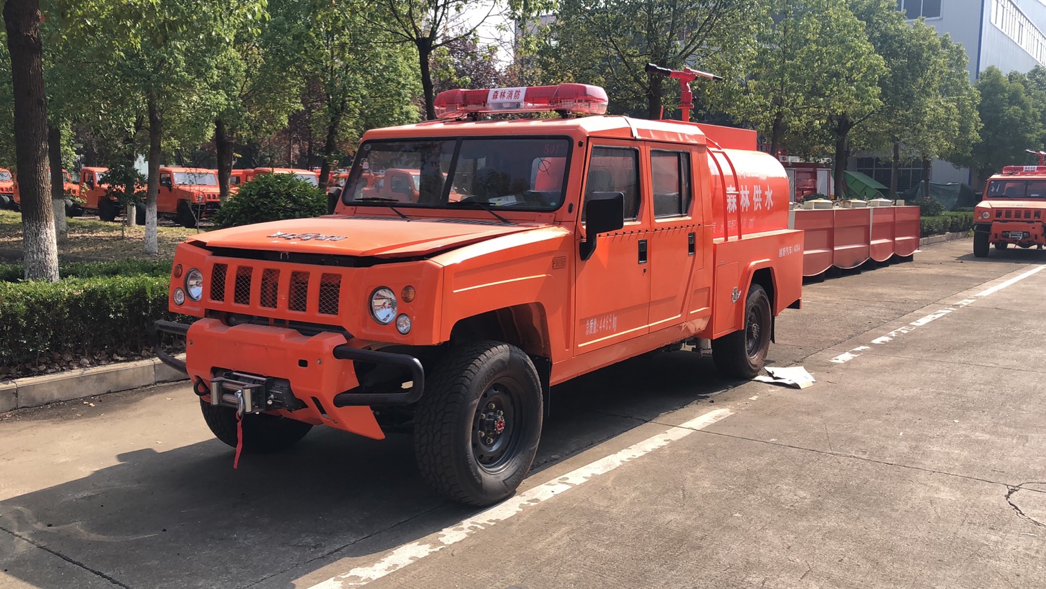 四驱1.5吨洒水车