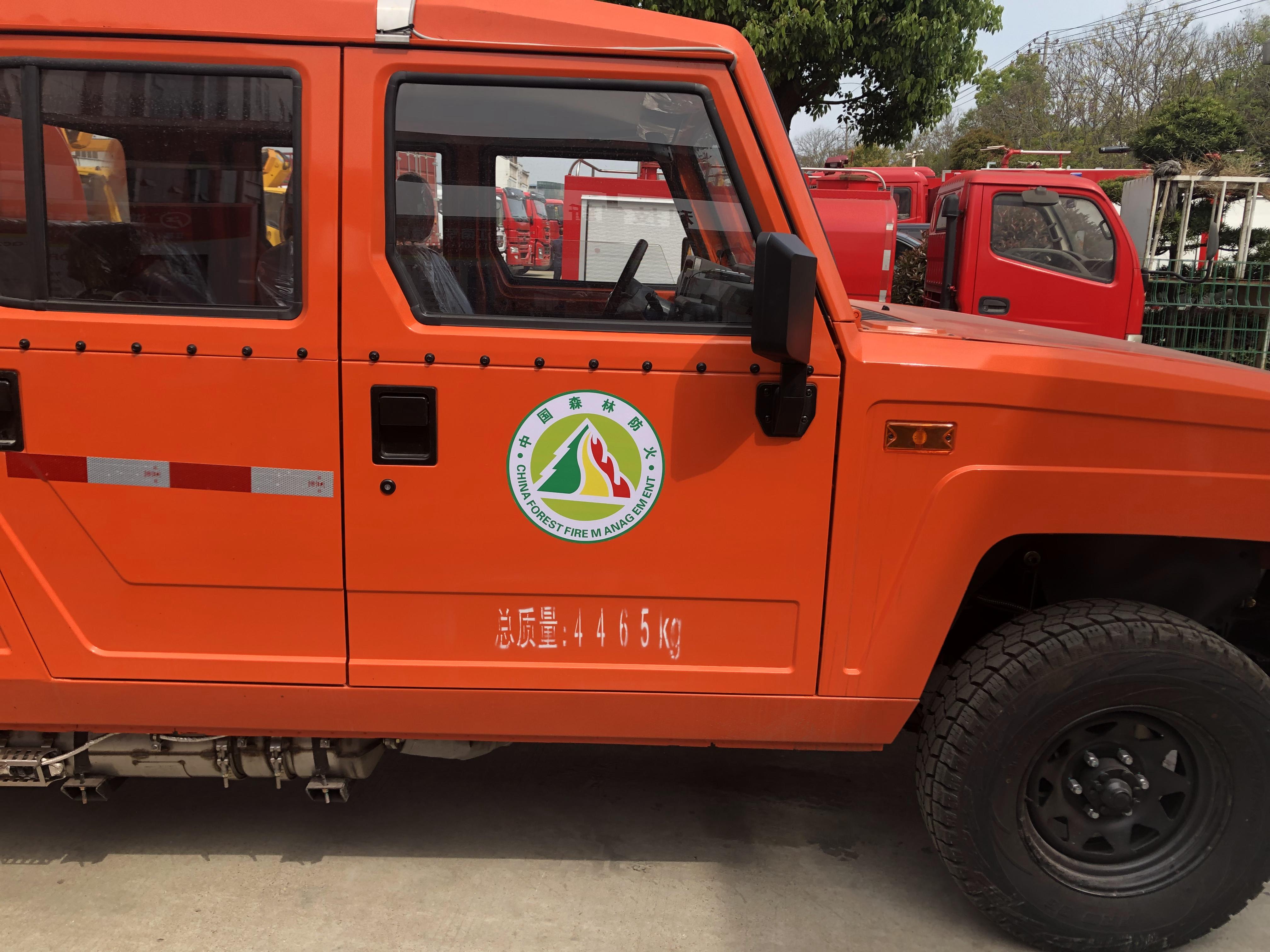 四驱1.5吨洒水车