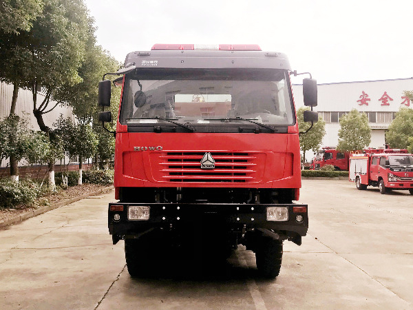 豪沃四驱5.5吨消防车
