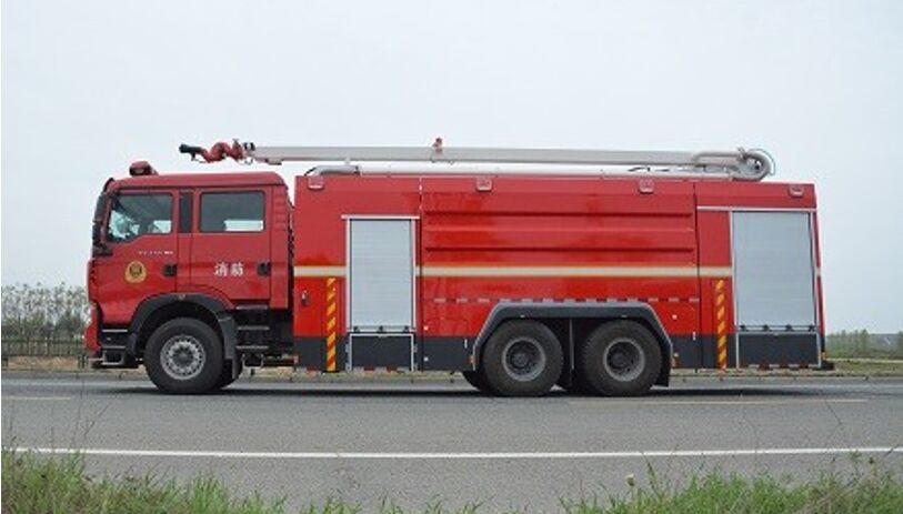 18米12吨举高喷射消防车