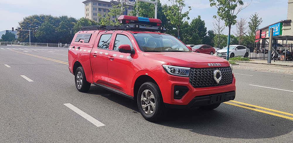 新东日牌YZR5031TXFQC15/C6型器材消防车