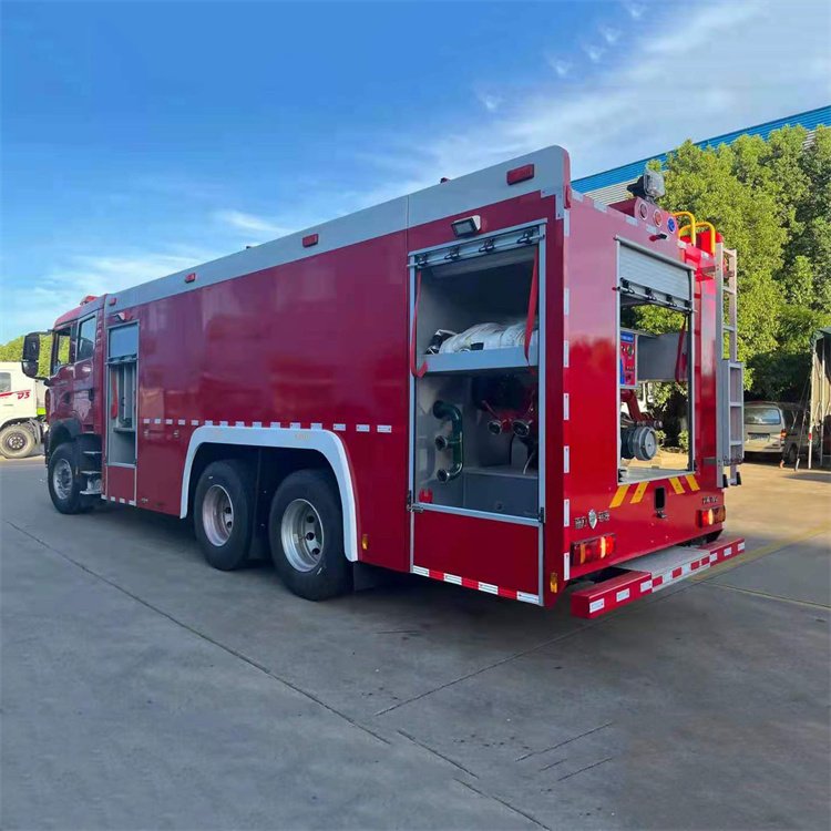 重汽后双桥12-16吨水罐消防车