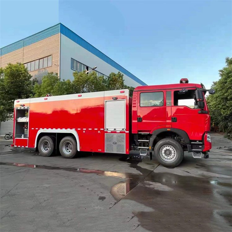 重汽后双桥12-16吨泡沫消防车