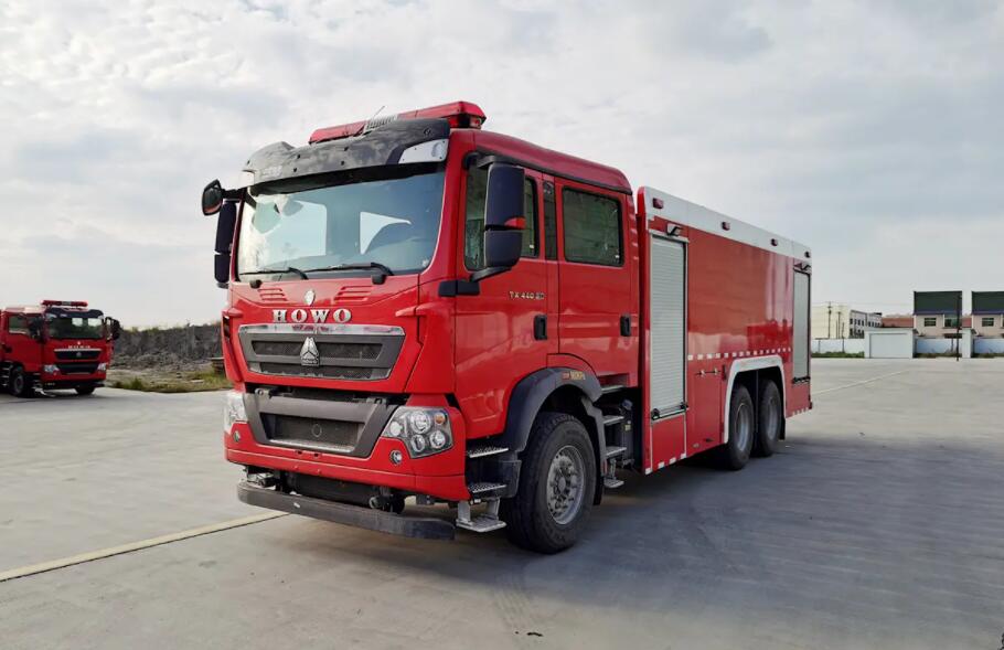 重汽后双桥12-16吨泡沫消防车