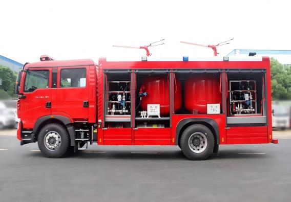 重汽4吨干粉消防车
