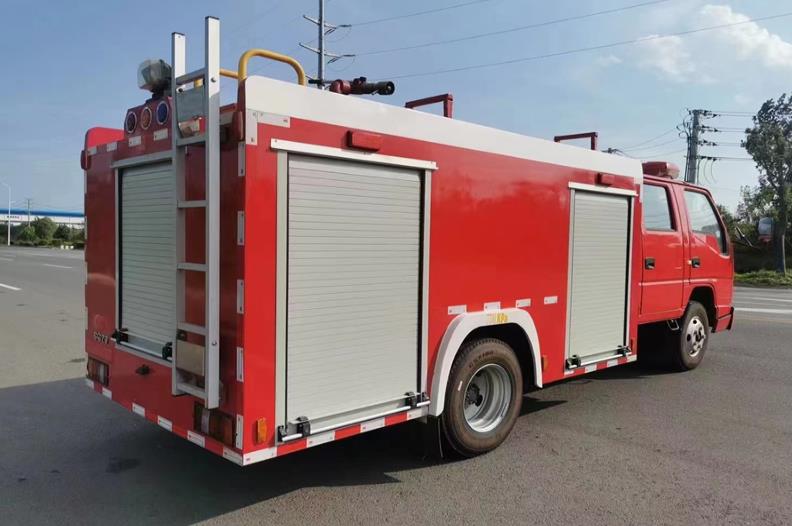 江铃2吨水罐消防车