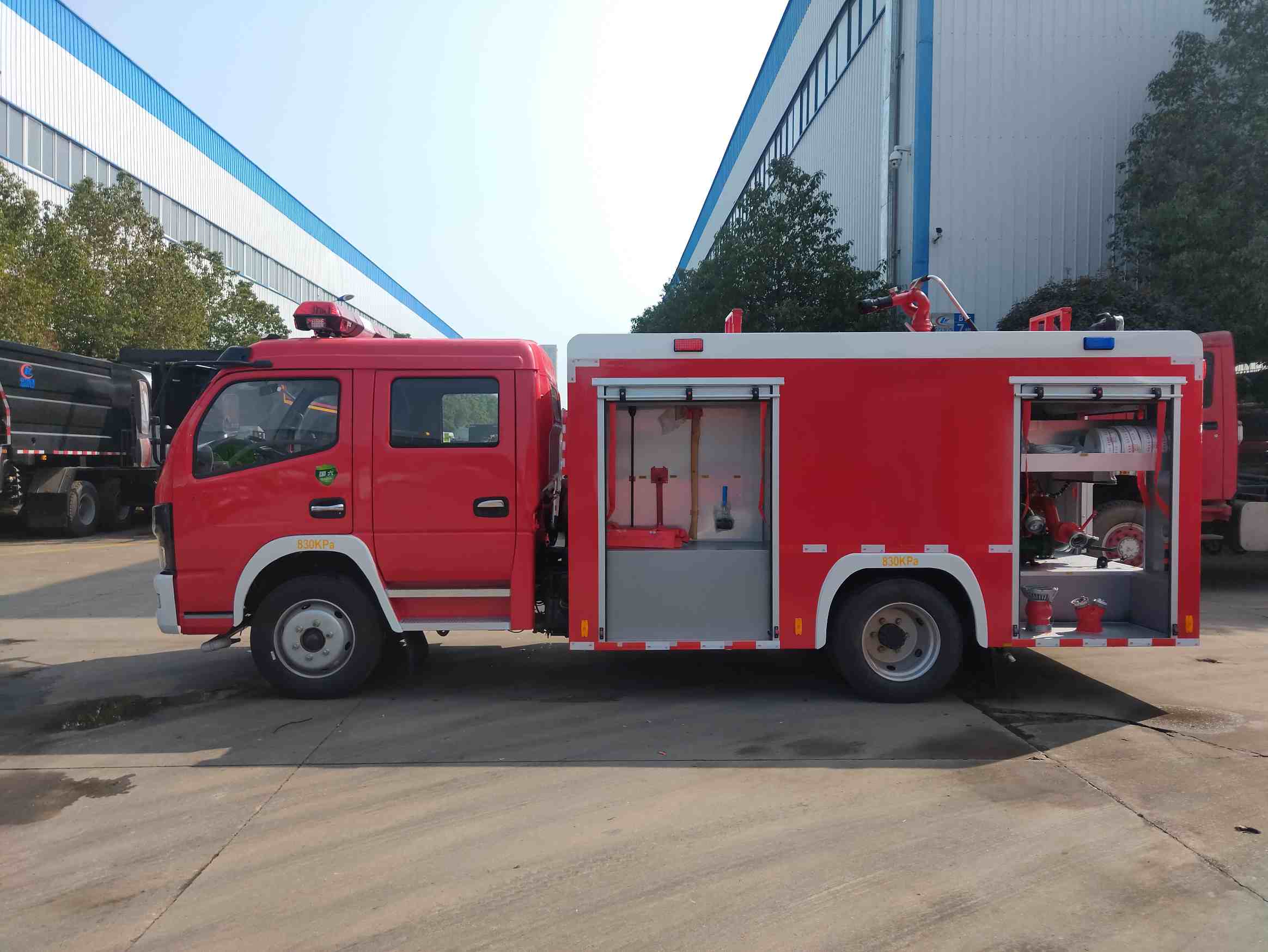 东风4吨水罐消防车