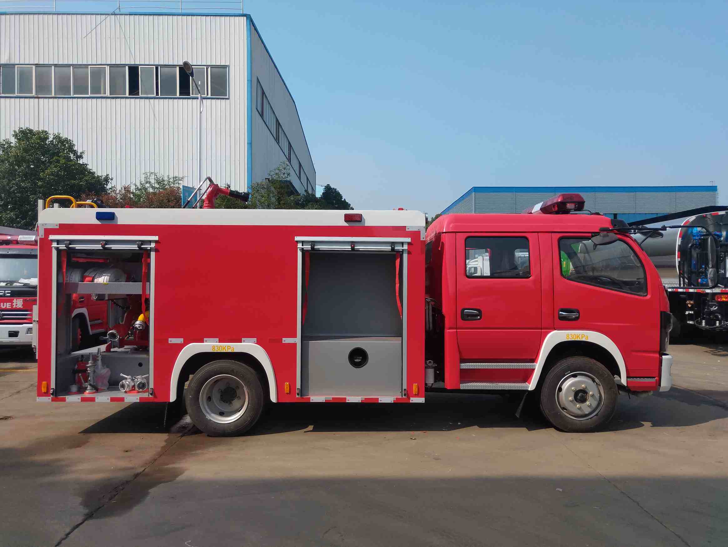 东风4吨水罐消防车