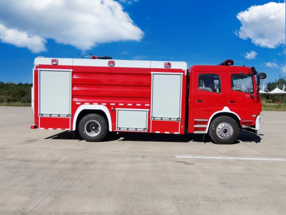 东风8吨泡沫消防车