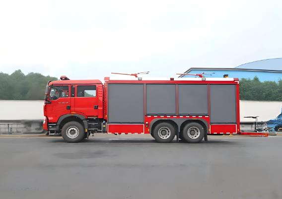 重汽6吨干粉消防车