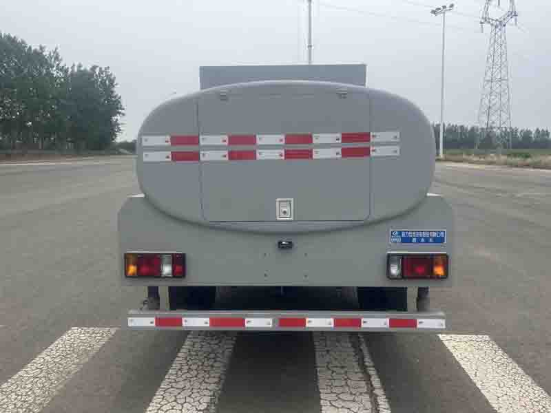 五十铃四驱皮卡2吨消防洒水车