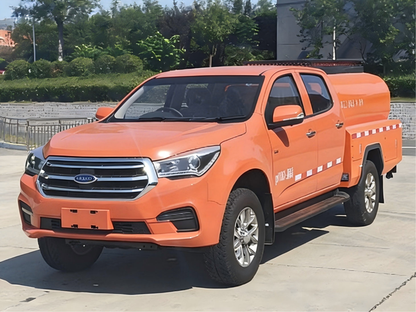 五十铃四驱皮卡2吨消防洒水车