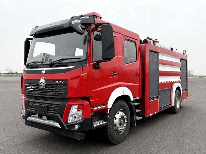 重汽豪沃9.5吨水罐消防车