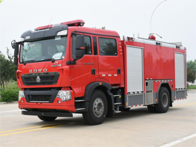 重汽豪沃8吨泡沫消防车
