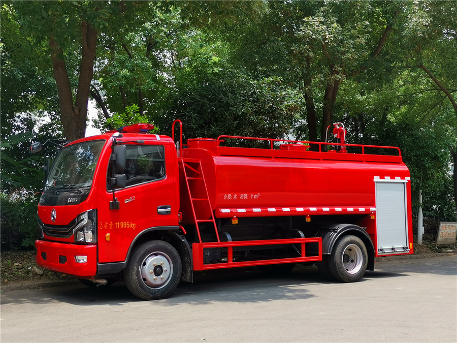 东风7吨消防洒水车