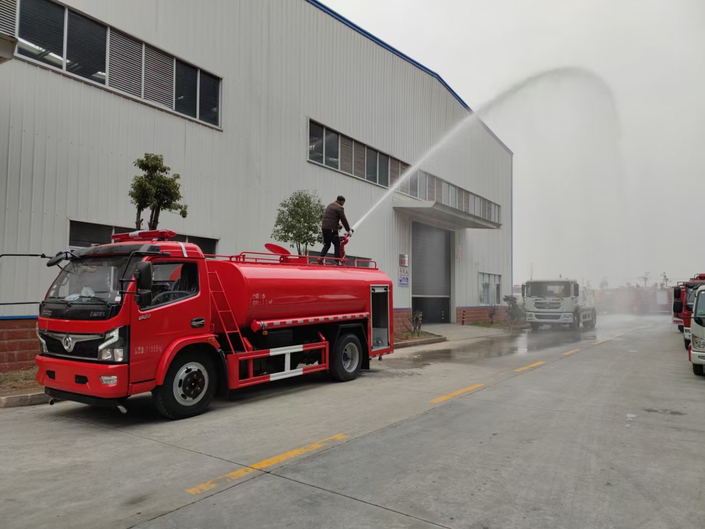 东风7吨消防洒水车