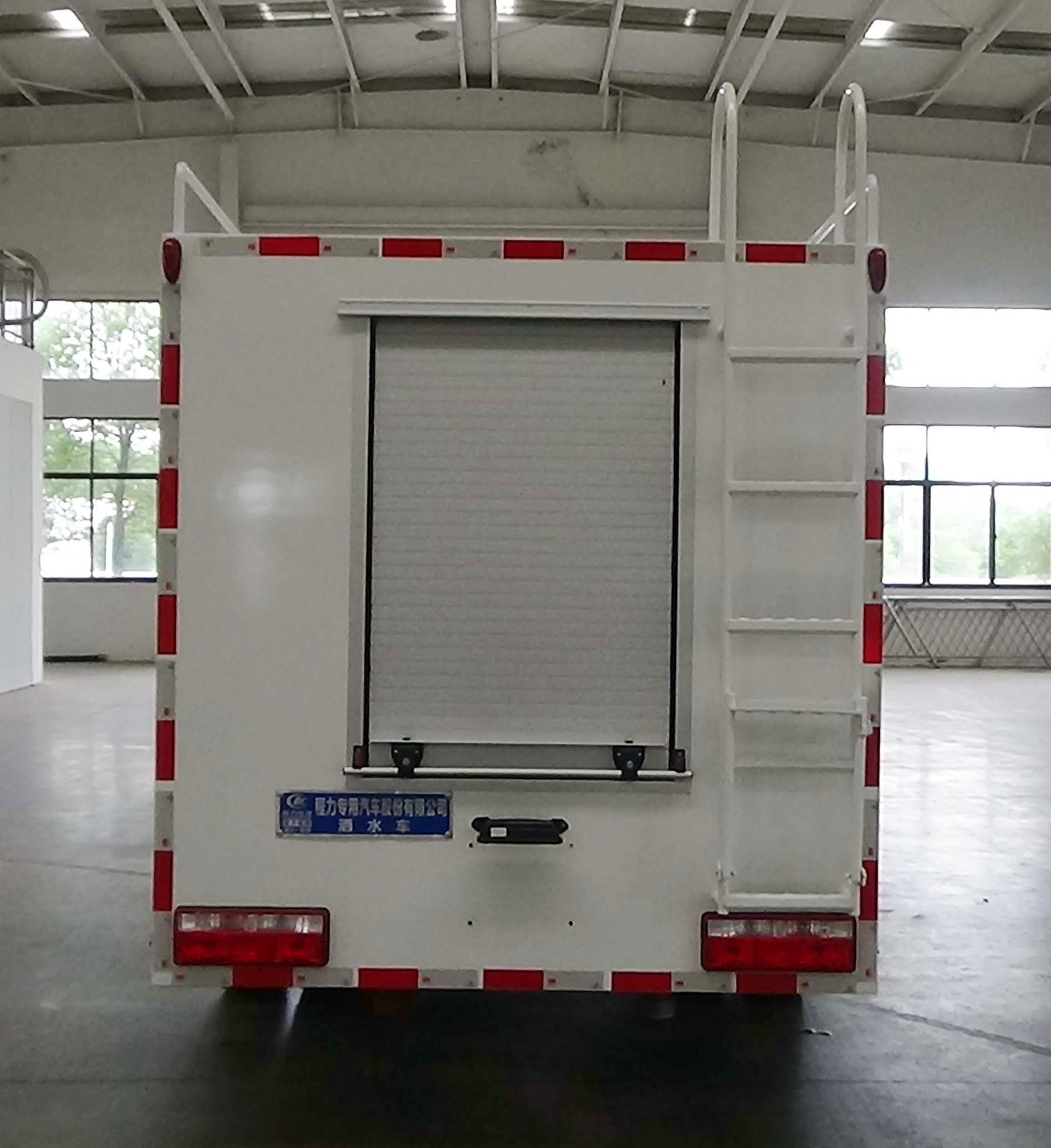 东风四驱4.5吨森林消防水车