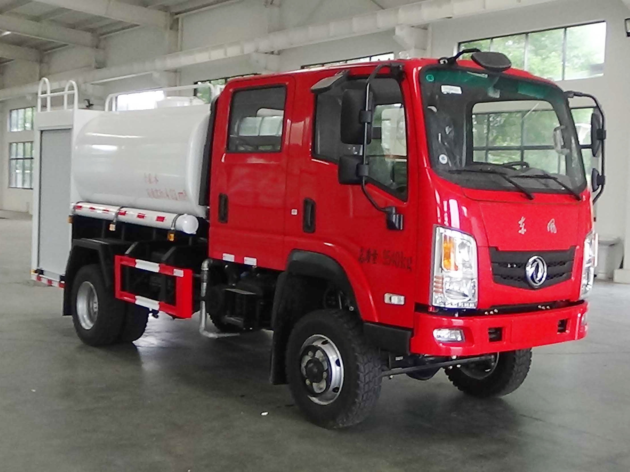 东风四驱4.5吨森林消防水车