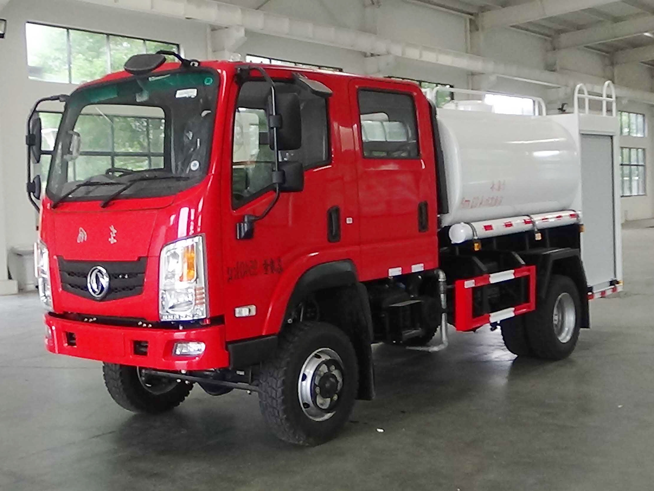 东风四驱4.5吨森林消防水车