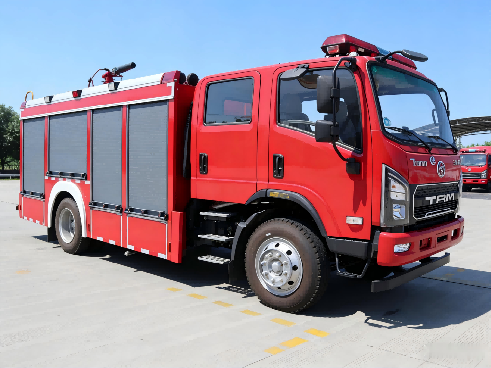 三环6吨水罐消防车