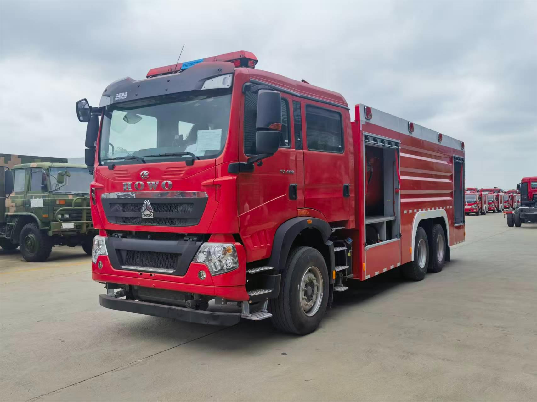 重汽12吨干粉泡沫联用消防车