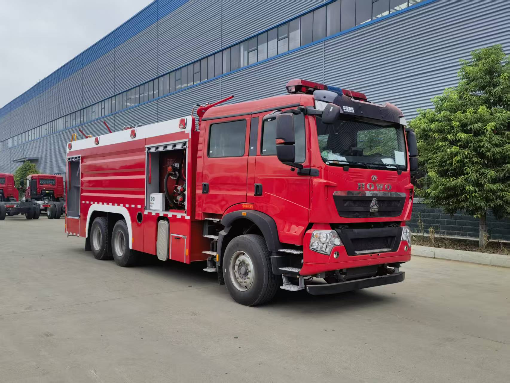 重汽12吨干粉泡沫联用消防车