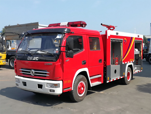 东风5吨水罐/泡沫消防车