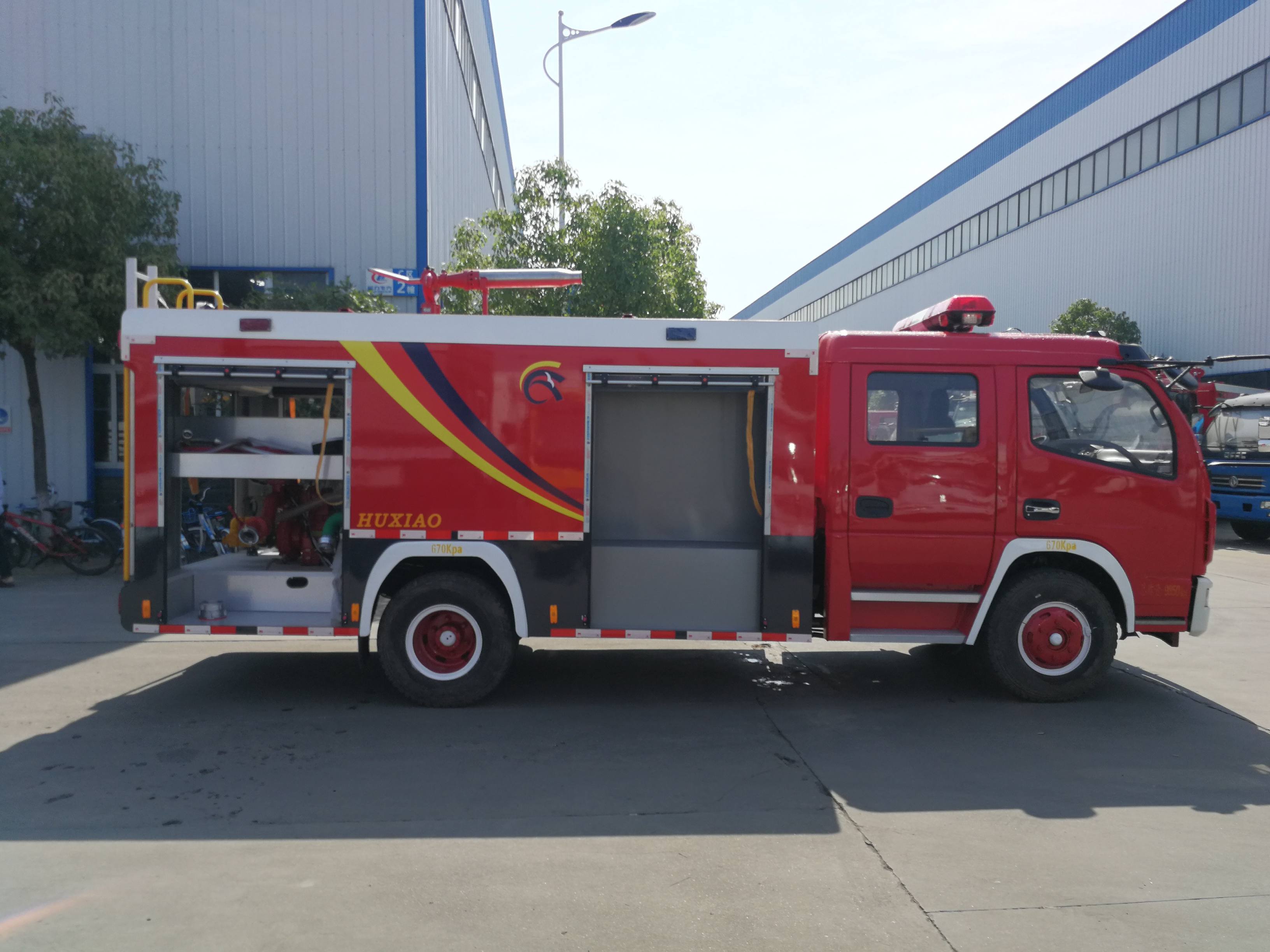 东风5吨水罐/泡沫消防车