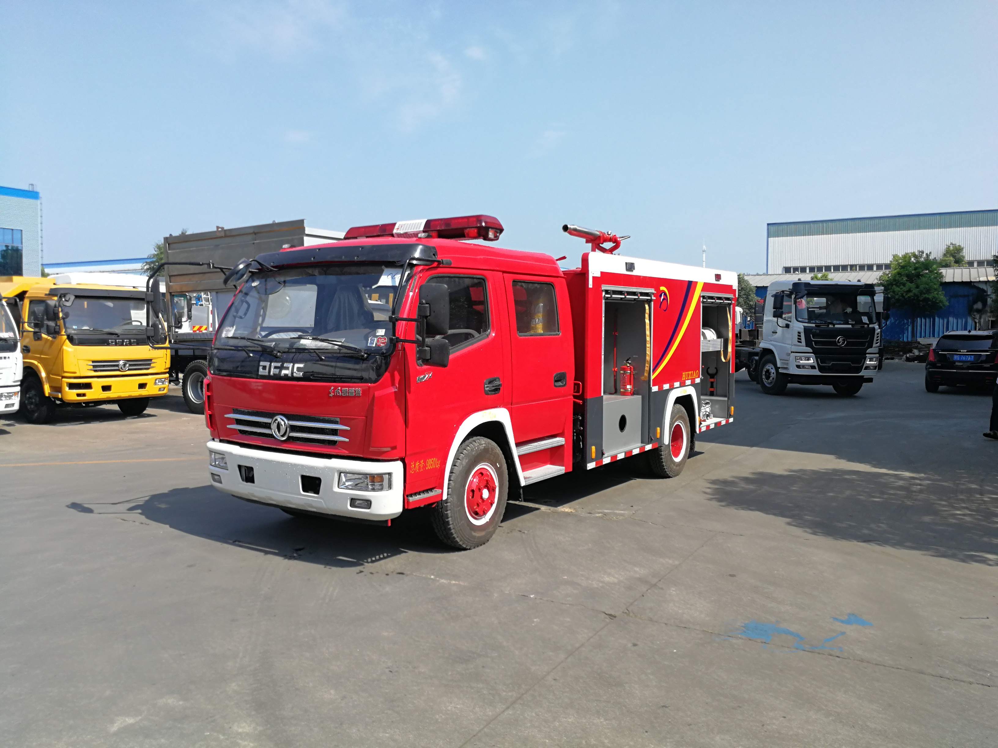 东风5吨水罐/泡沫消防车