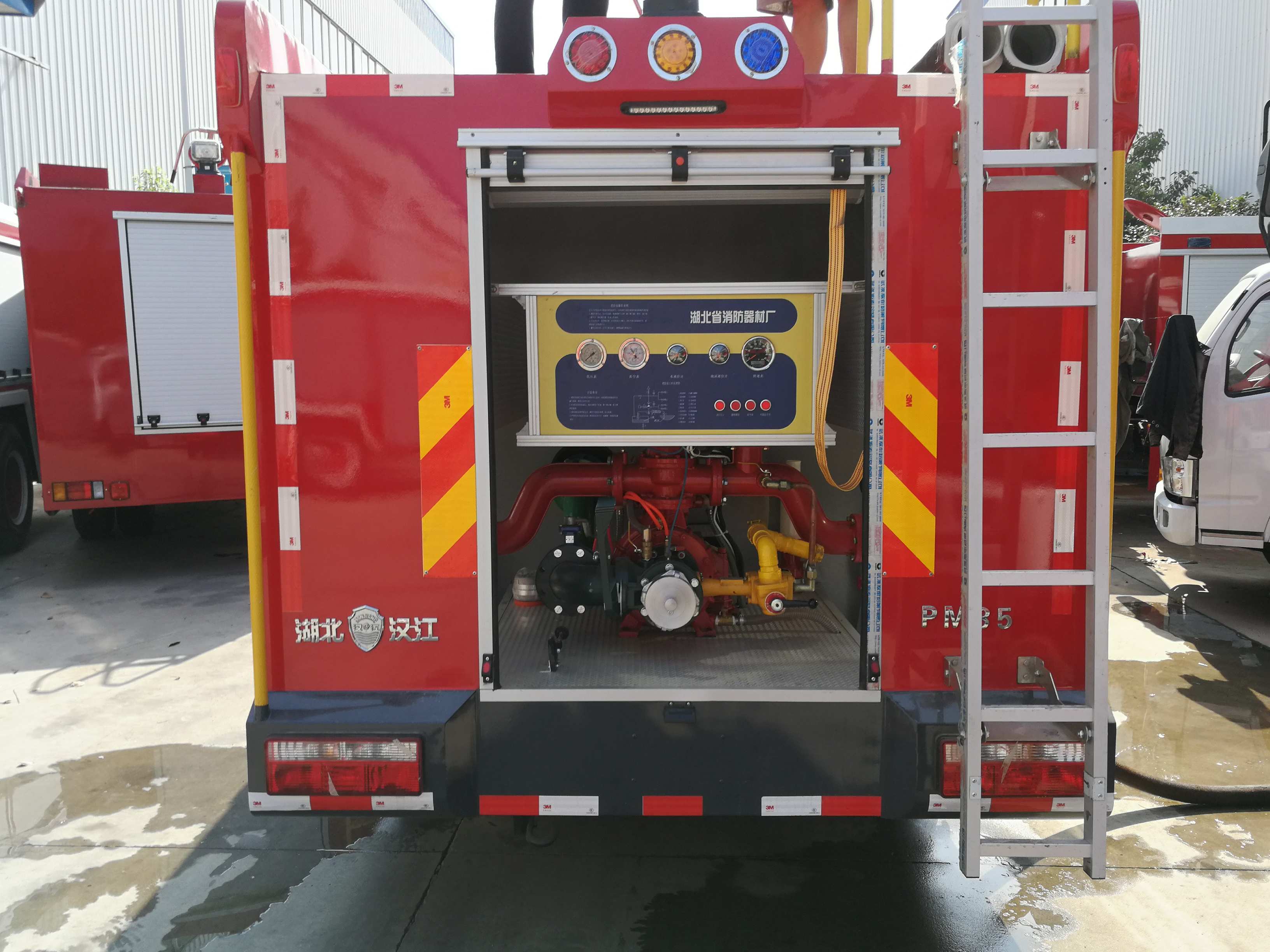 东风5吨水罐/泡沫消防车