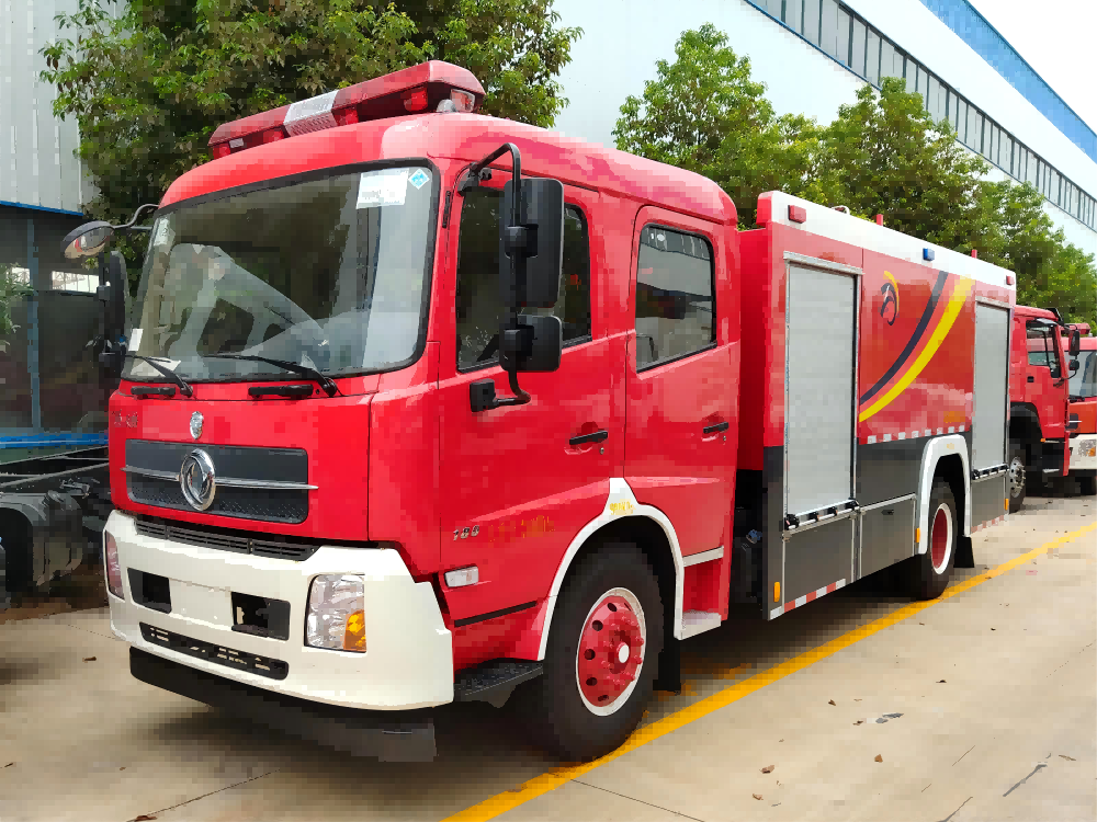 东风6-8吨水罐/泡沫消防车