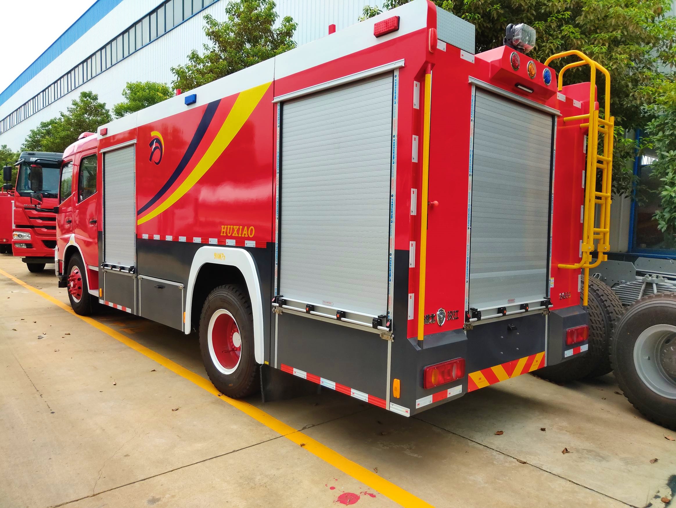 东风6-8吨水罐/泡沫消防车