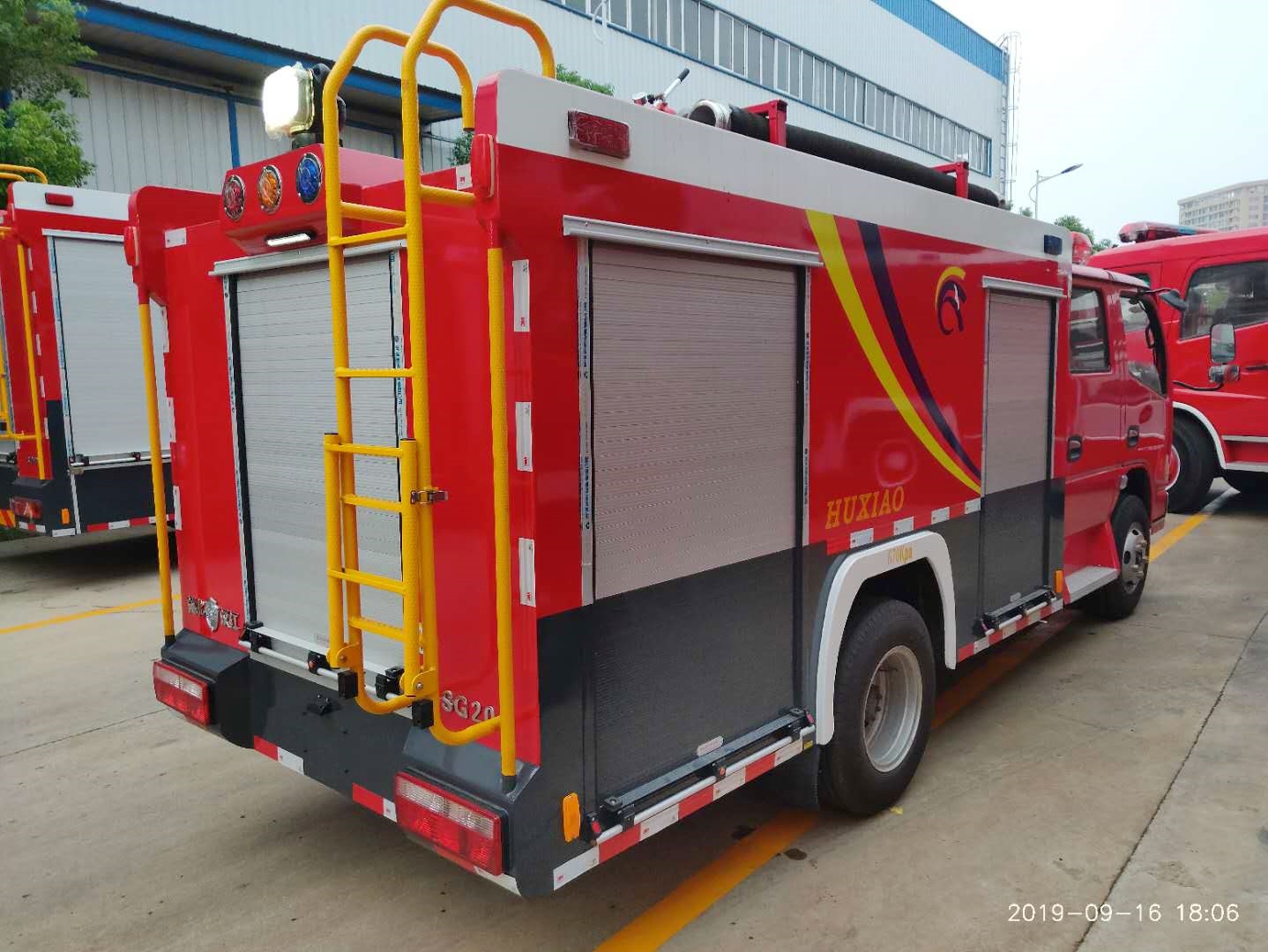 东风2吨水罐消防车