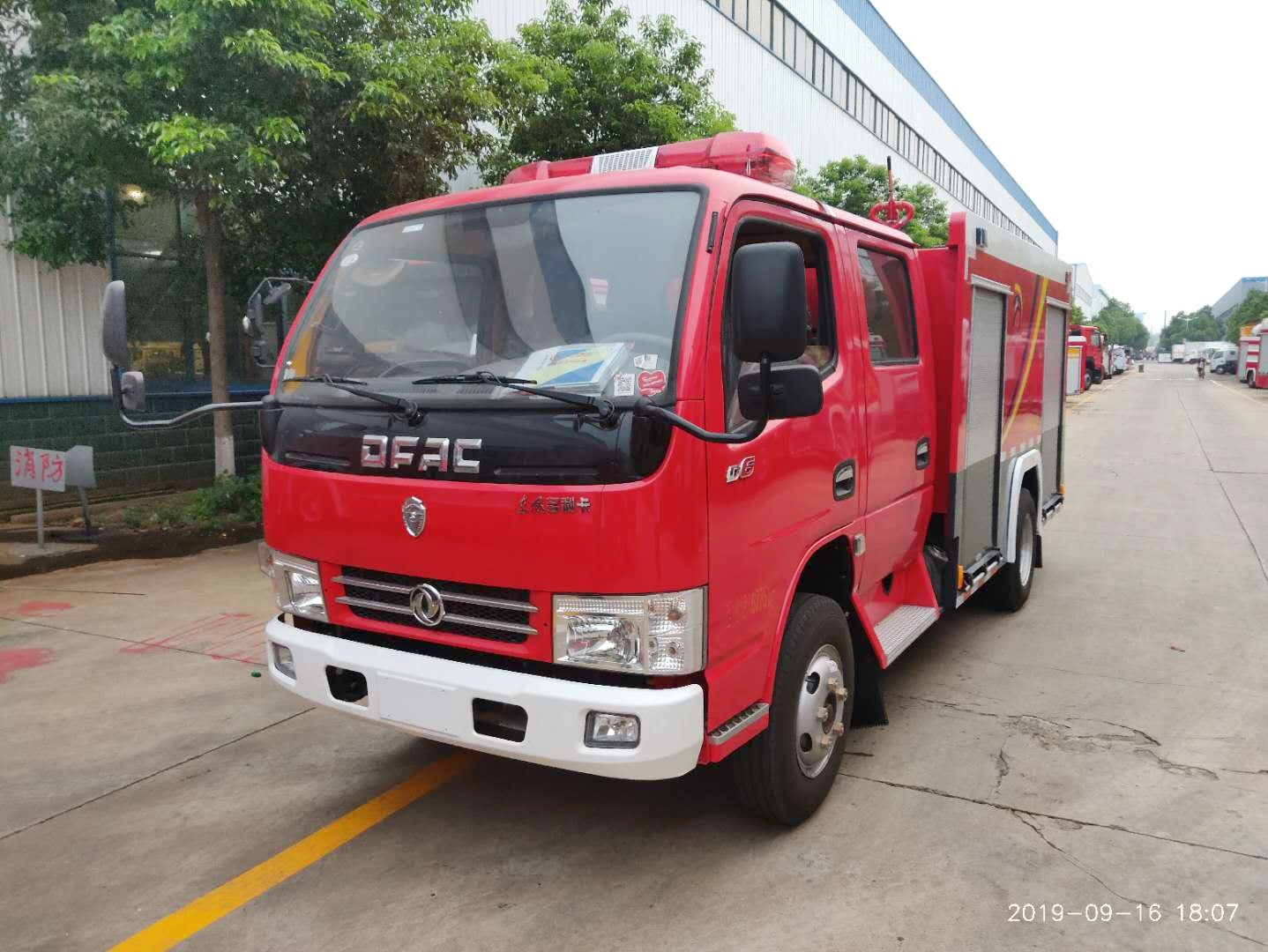 东风2吨水罐消防车