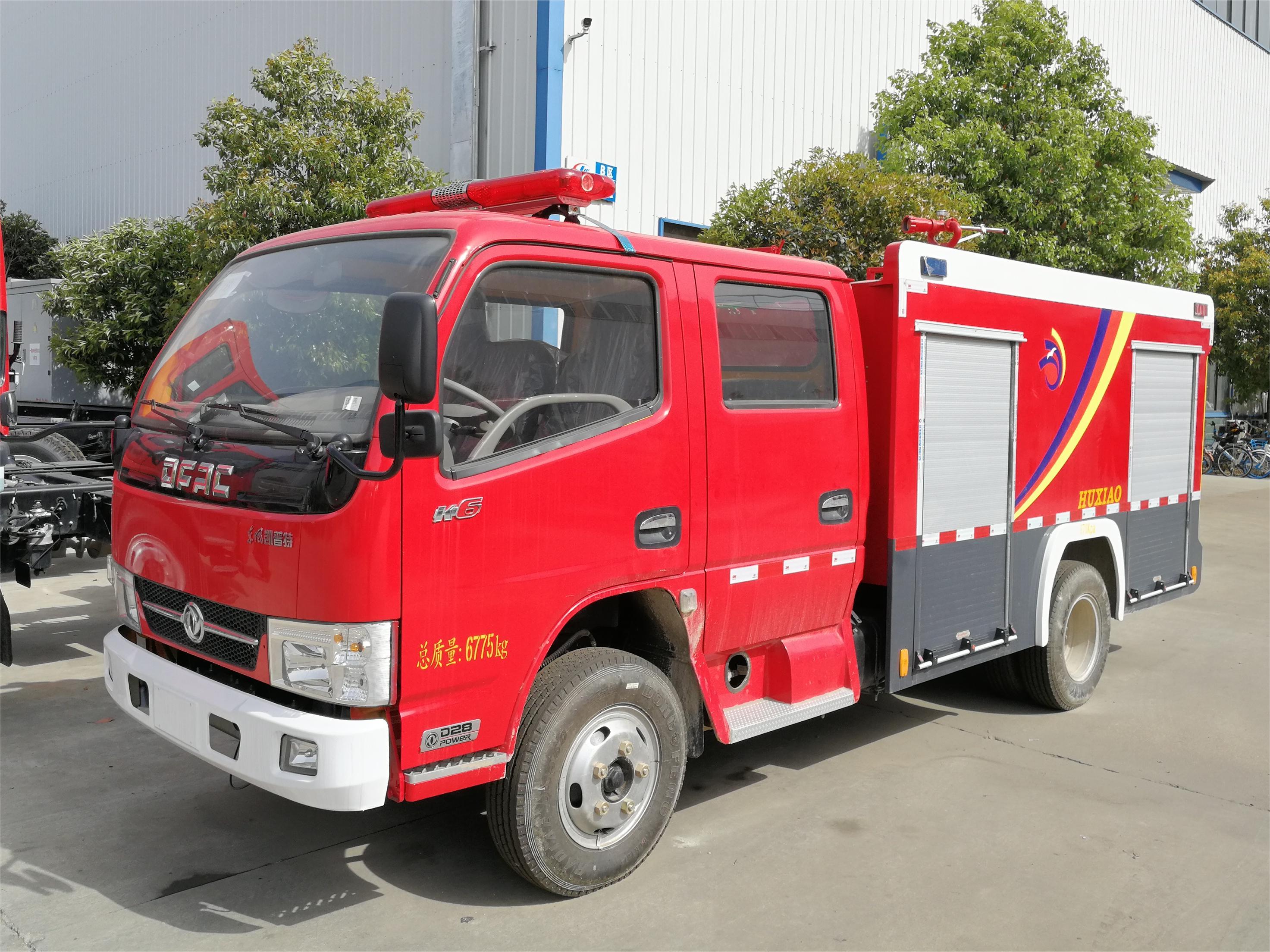 东风2吨水罐消防车