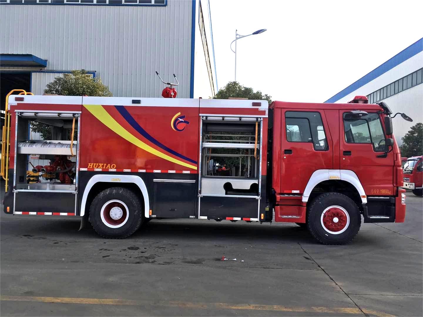 重汽8吨水罐/泡沫消防车