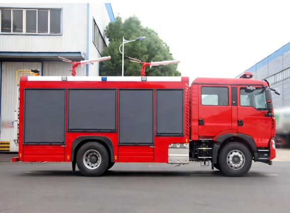 重汽4吨干粉消防车
