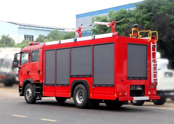 重汽4吨干粉消防车