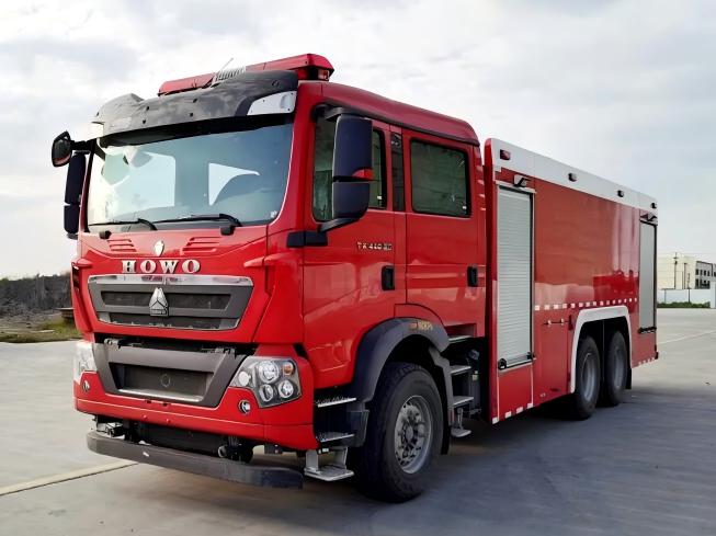 重汽后双桥12-16吨泡沫消防车