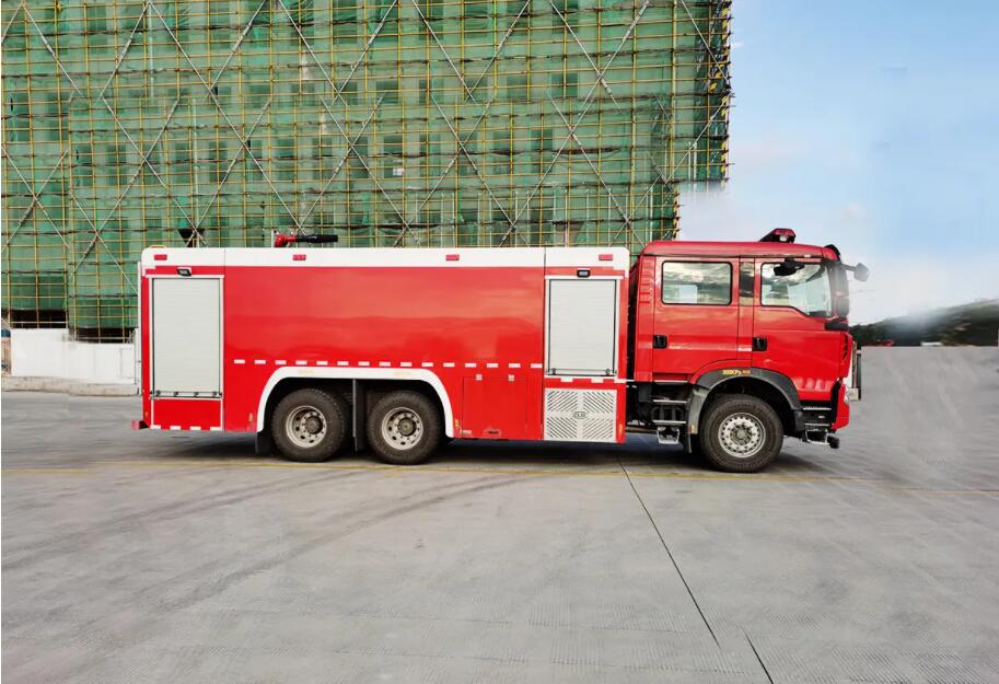 重汽后双桥12-16吨泡沫消防车