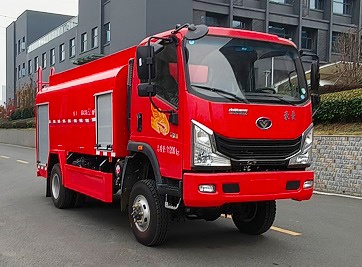 重汽四驱5.5吨森林消防供水车