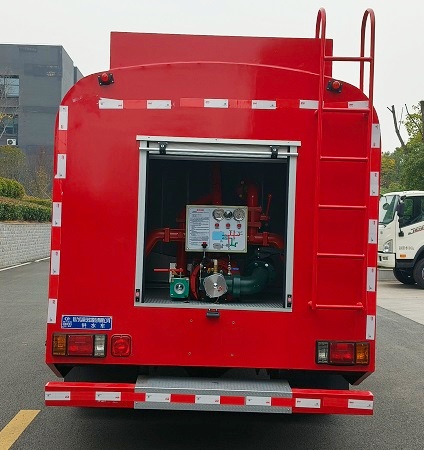 重汽四驱5.5吨森林消防供水车