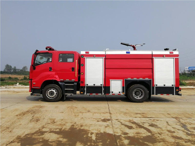 五十铃6吨水罐/泡沫消防车