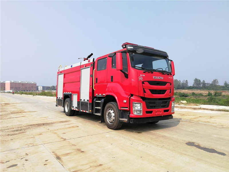 五十铃6吨水罐/泡沫消防车