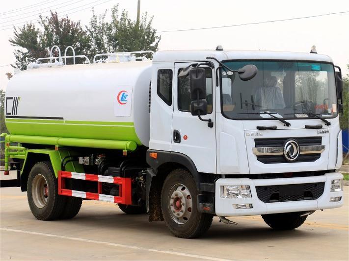 东风D9 12-14吨洒水车